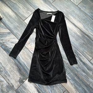 Abercrombie & Fitch Long Sleeve Asymmetrical velvet dress🖤 small